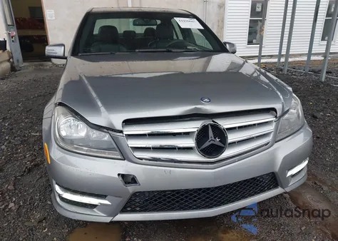 2012 Mercedes-Benz C 300 Sport 4Matic z USA, uszkodzony, nr VIN WDDGF8BB9CR210645